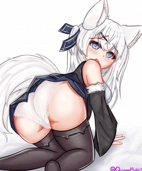cute-foxgirl-flaunts-her-butt.png