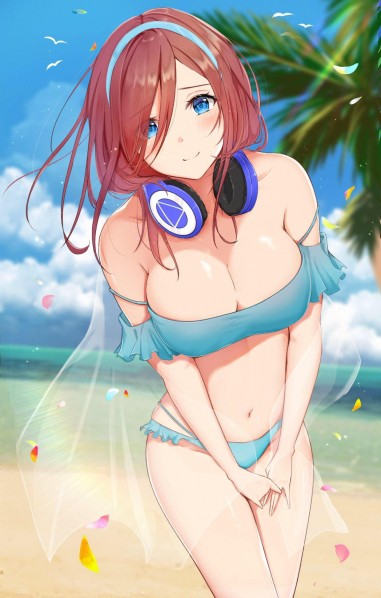 miko-nakano-looking-innocent-at-the-beach-quintessential-quintuplets.jpg