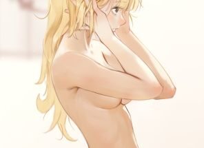 fischl-adjusting-hair.jpg