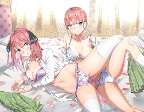 nino-and-ichika-in-lingerie-the-quintessential-quintuplets.jpg